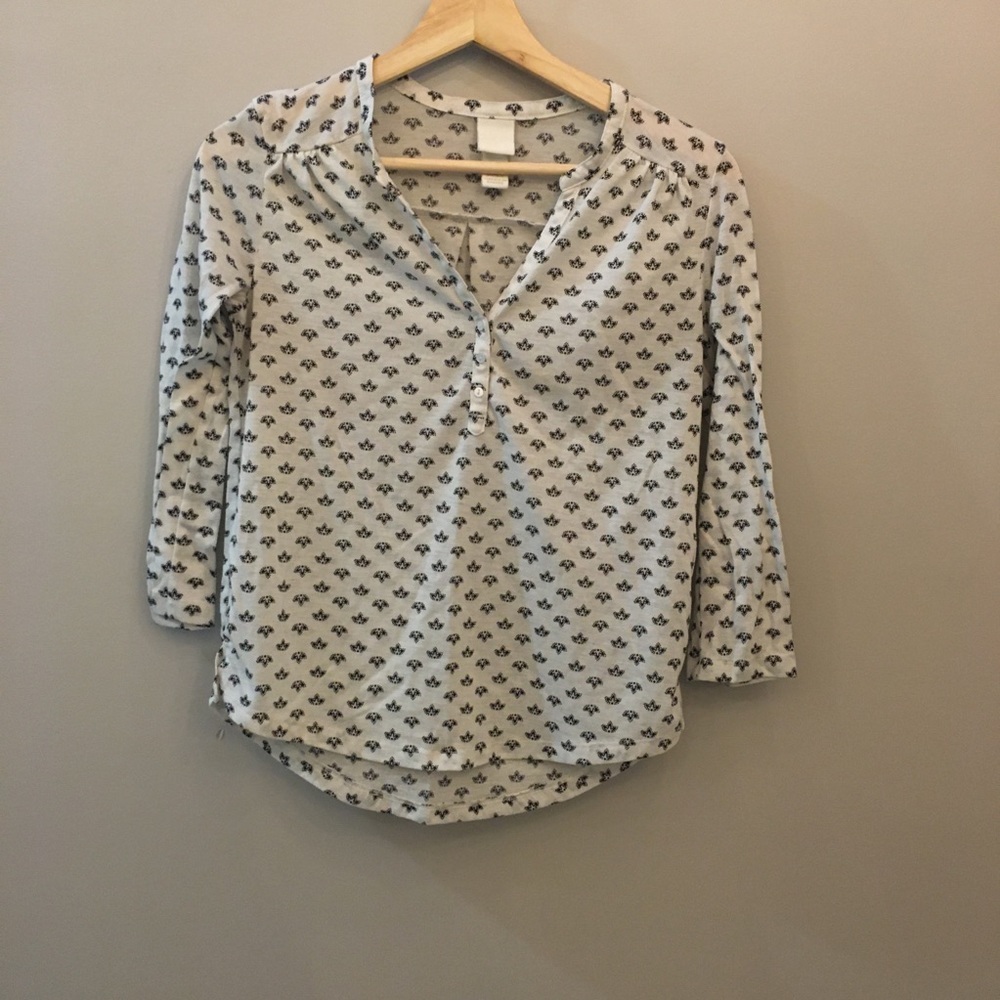 White long sleeves t-shirt with black details